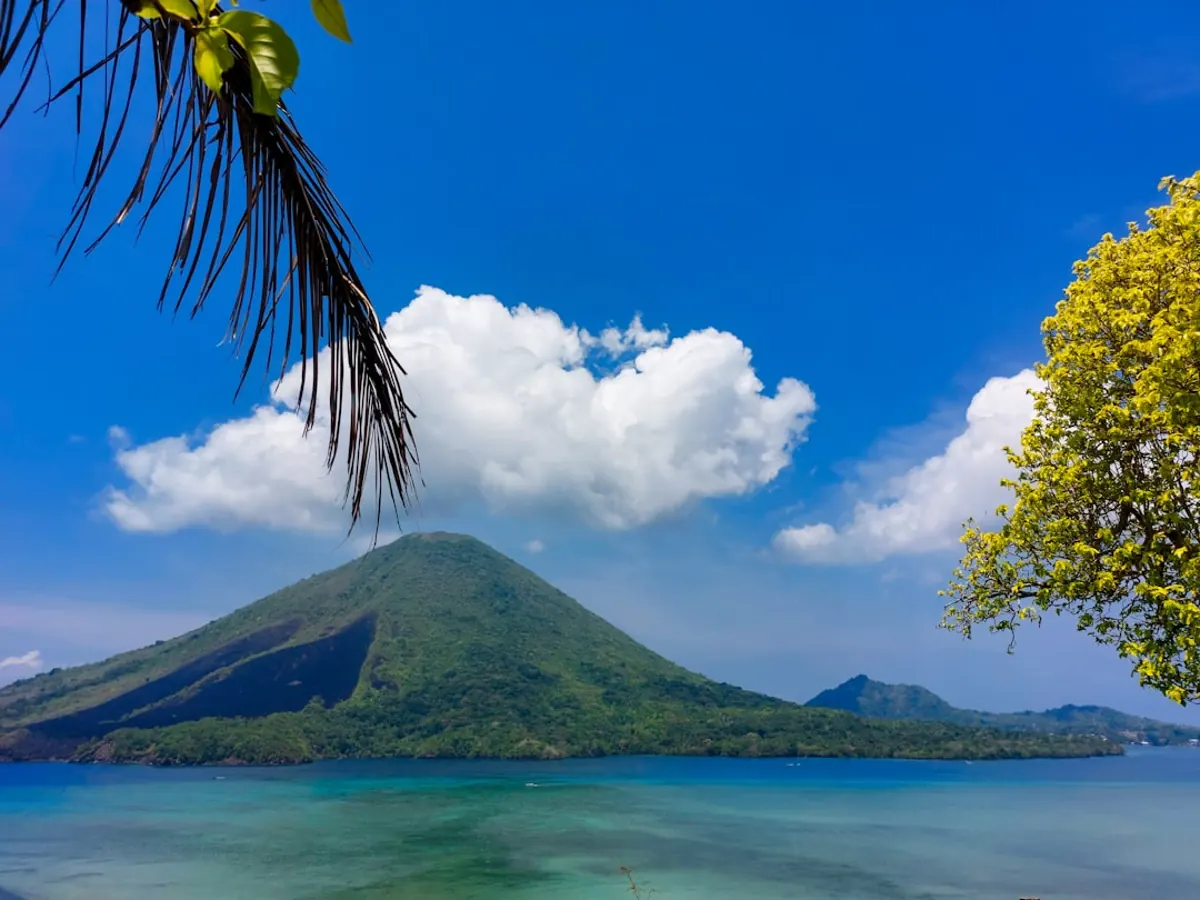Where the Banda Islands are located and how to reach them